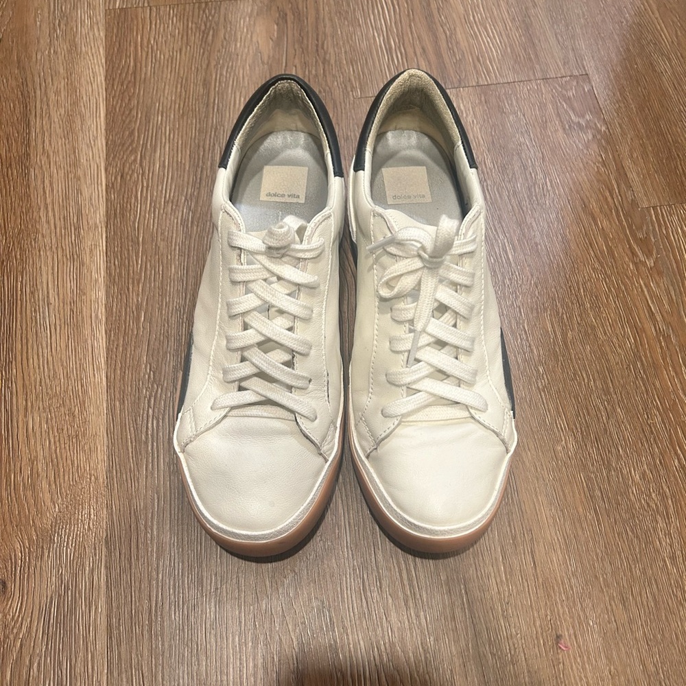 Dolce Vita Zina sneaker size 9. - Picture 4 of 4